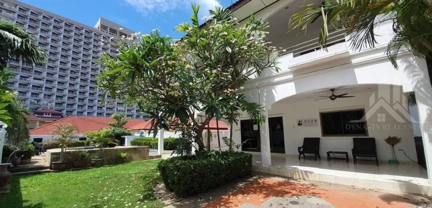 4 Bedroom Pool House for Rent in Pattaya