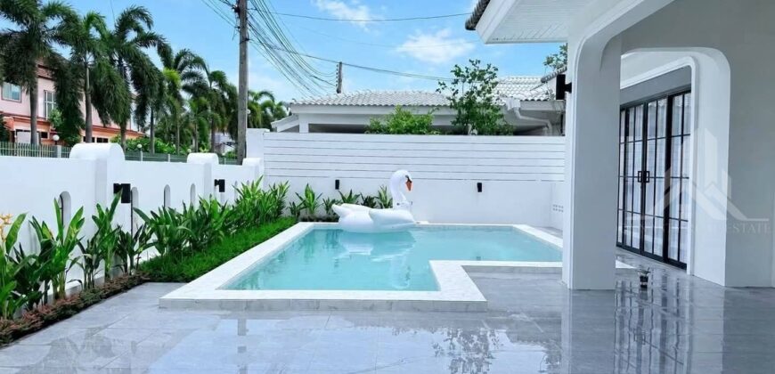 Modern Classic Pool Villa in Pattaya Tropical 2