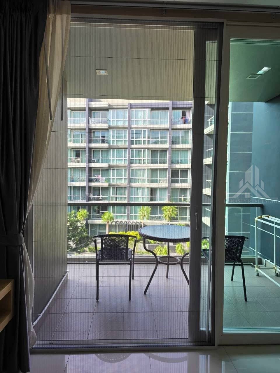 Modern 1-bed pool view condo for rent in pattaya