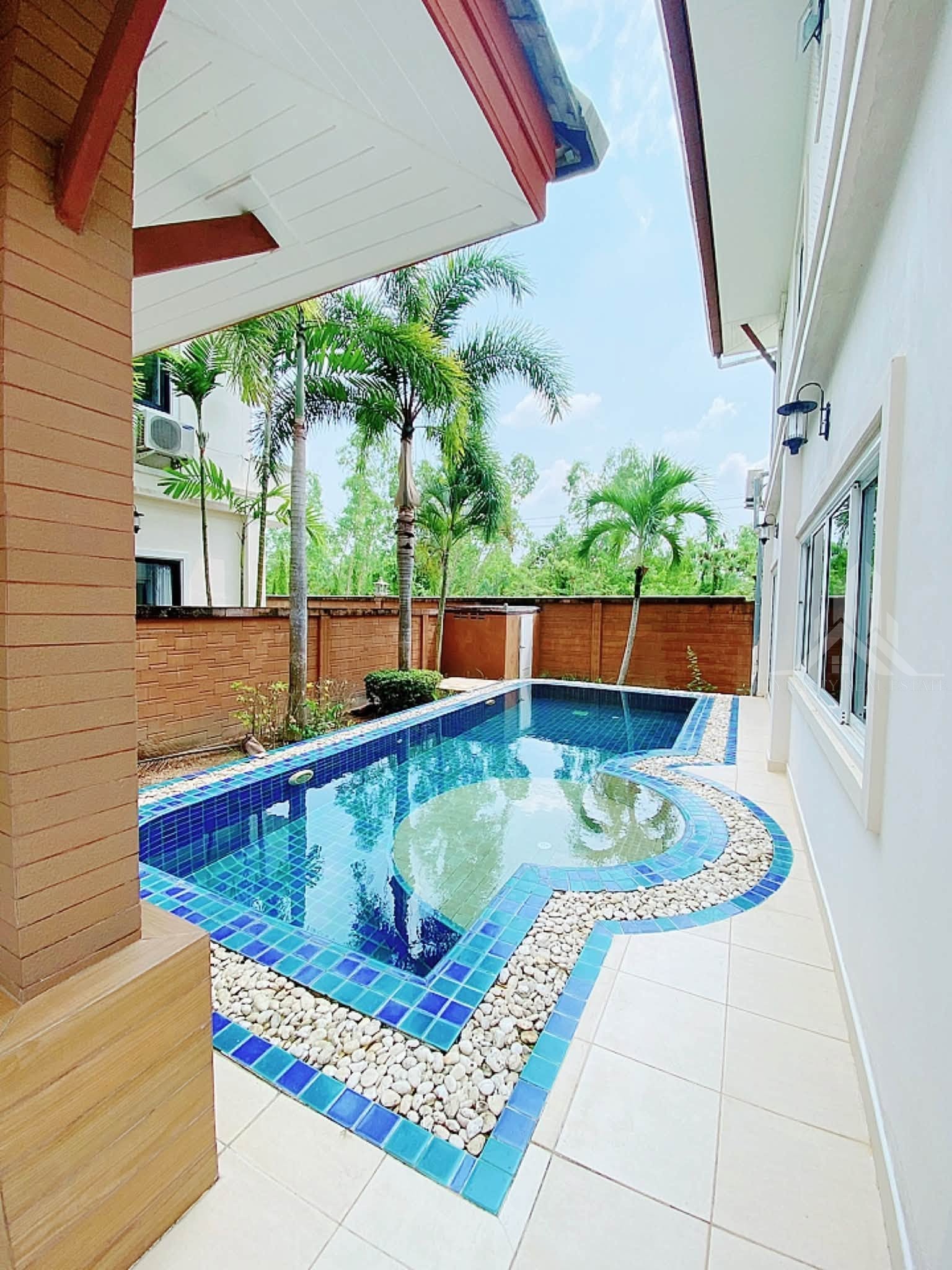 Spacious 4 bedroom pool villa for rent in pattaya