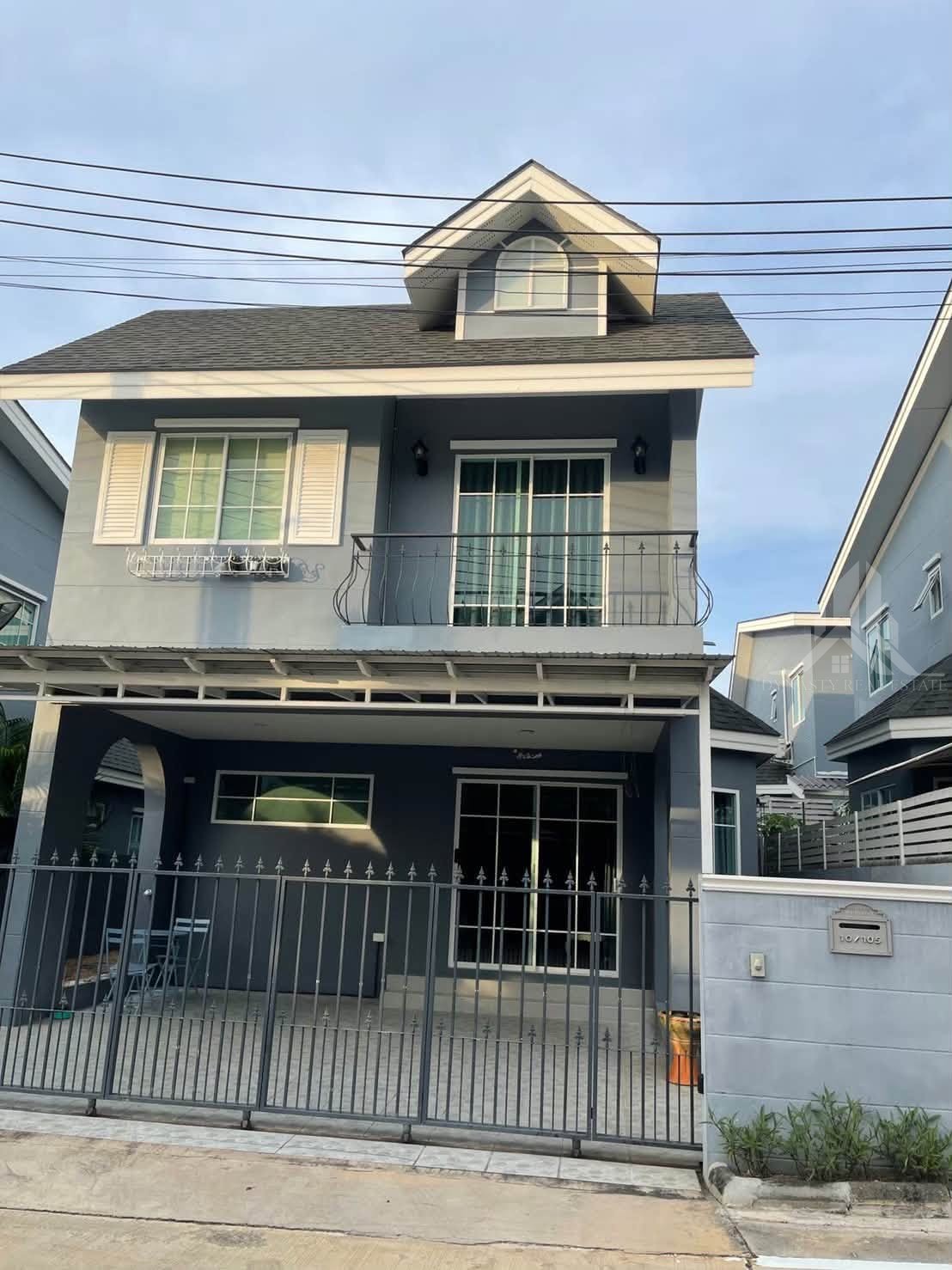 Winston village townhouse for rent in pattaya