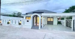 Modern Classic Pool Villa in Pattaya Tropical 2