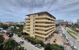 Spacious Corner 1-Bed Condo in Central Jomtien