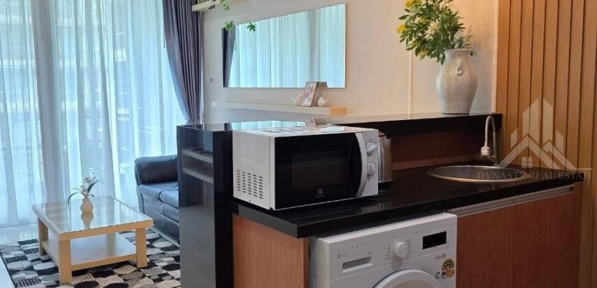 Modern 1-Bed Pool View Condo for Rent in Pattaya