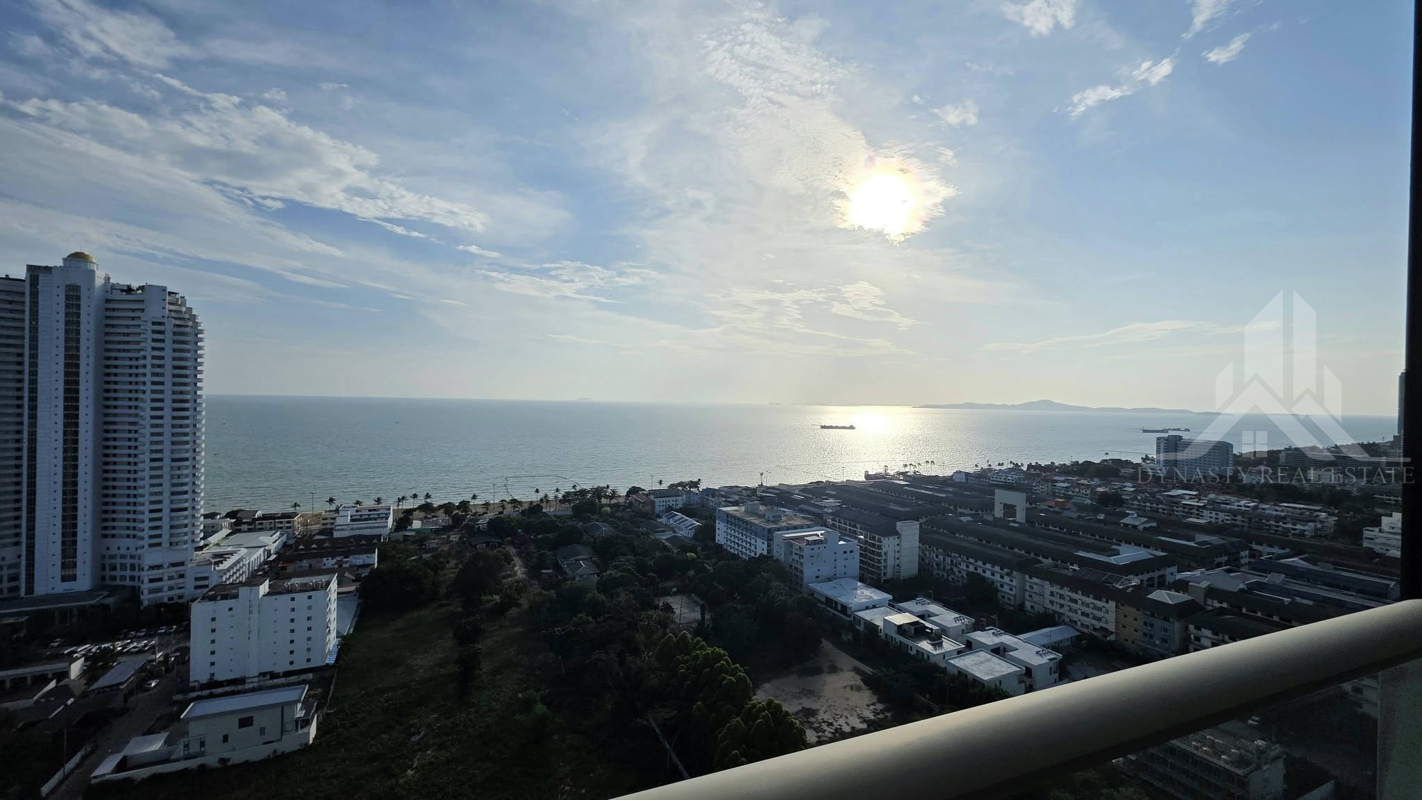 Sea view condo for sale in jomtien pattaya