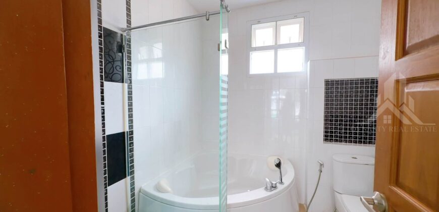 Spacious 4 Bedroom Pool Villa for Rent in Pattaya