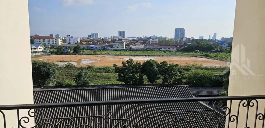Spacious 2-Bedroom Condo in Central Pattaya