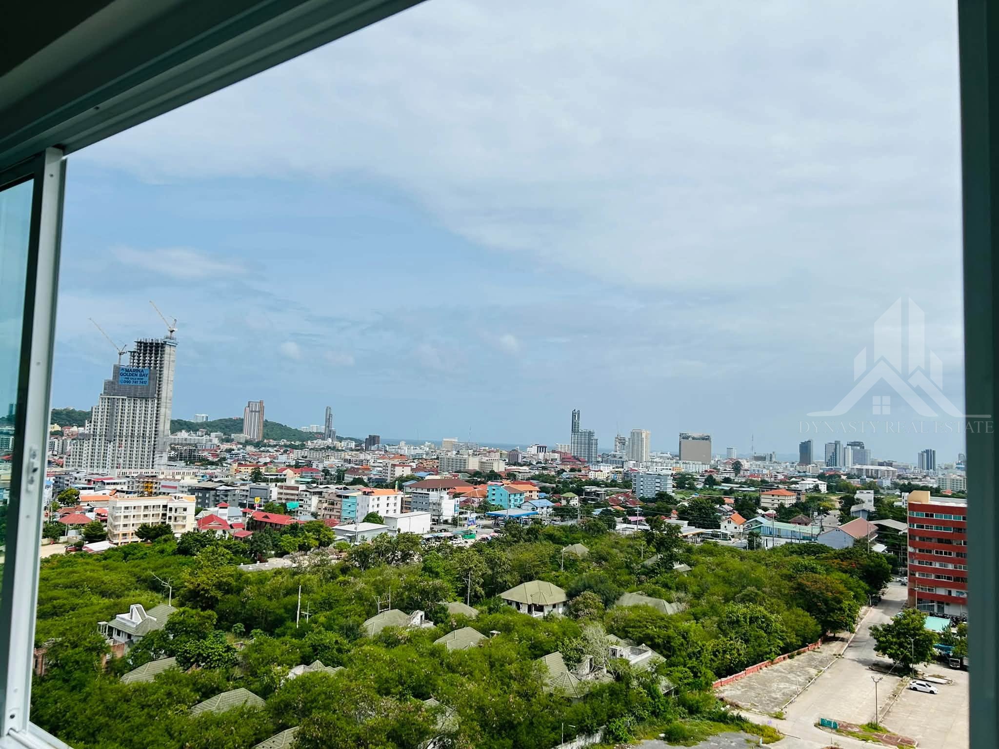 Sea view 1 bedroom condo in pattaya for sale