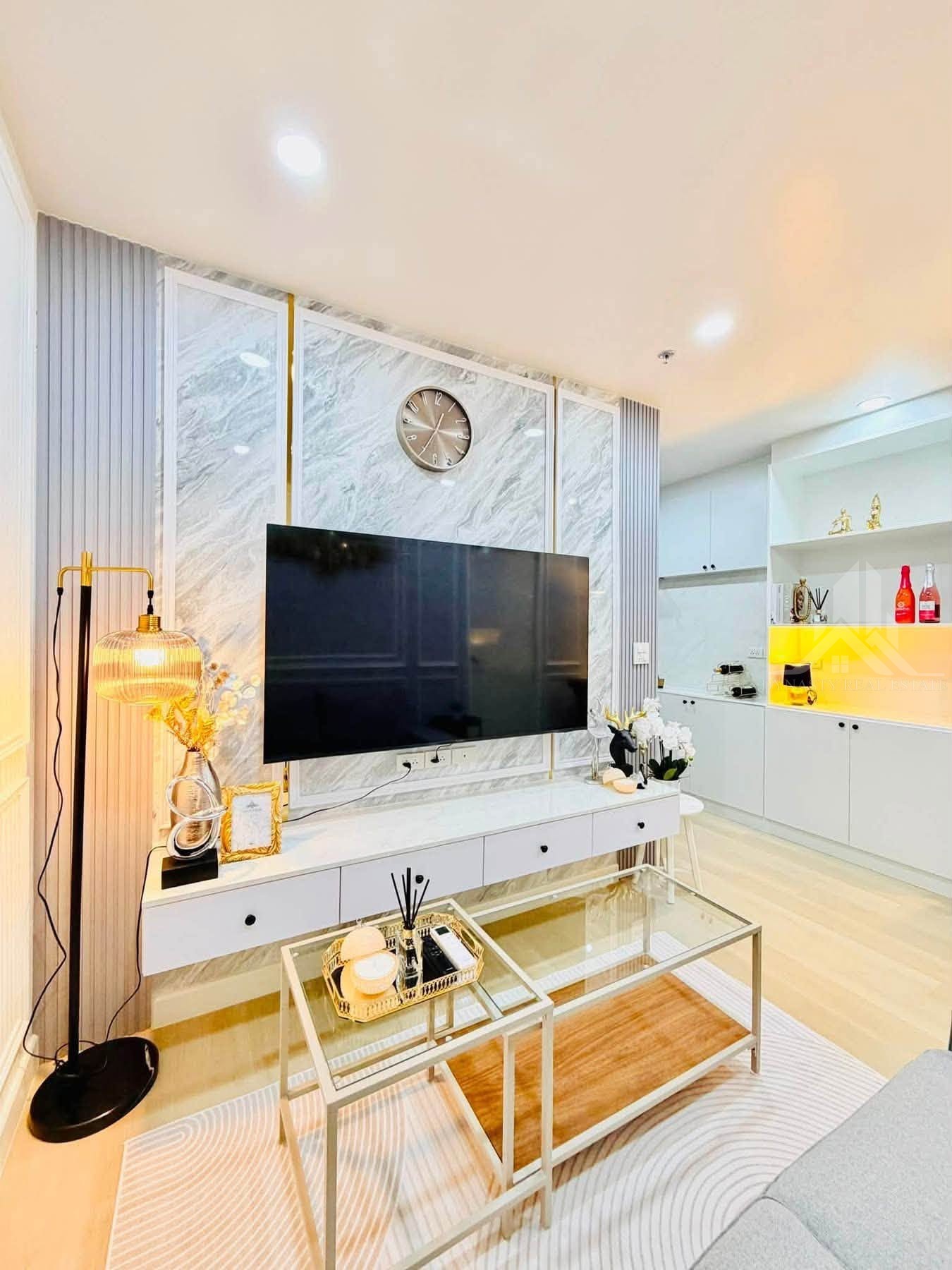 Sea view condo for sale in jomtien 9th floor ready