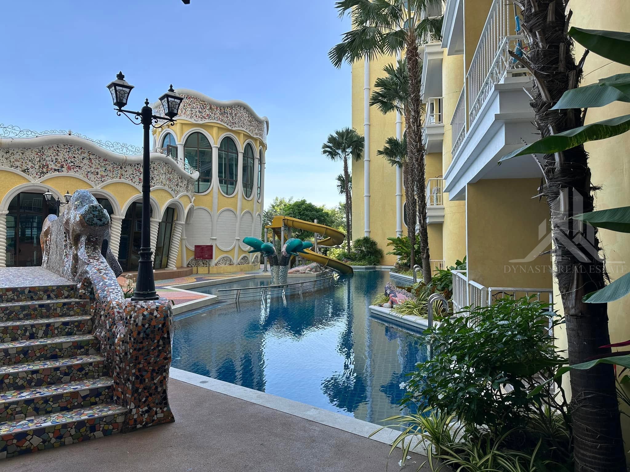 Spacious 2-bedroom condo at espana jomtien for sale