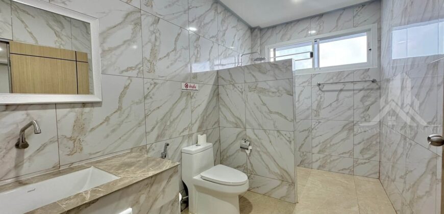 Detached House for Rent in Pattaya, 4 Beds