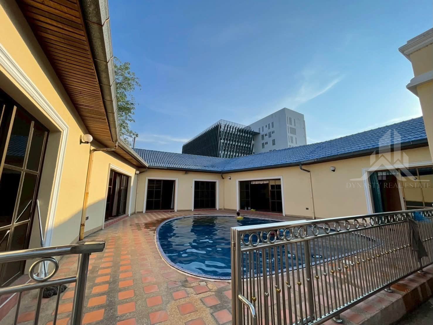 Spacious family villa for rent in pattaya