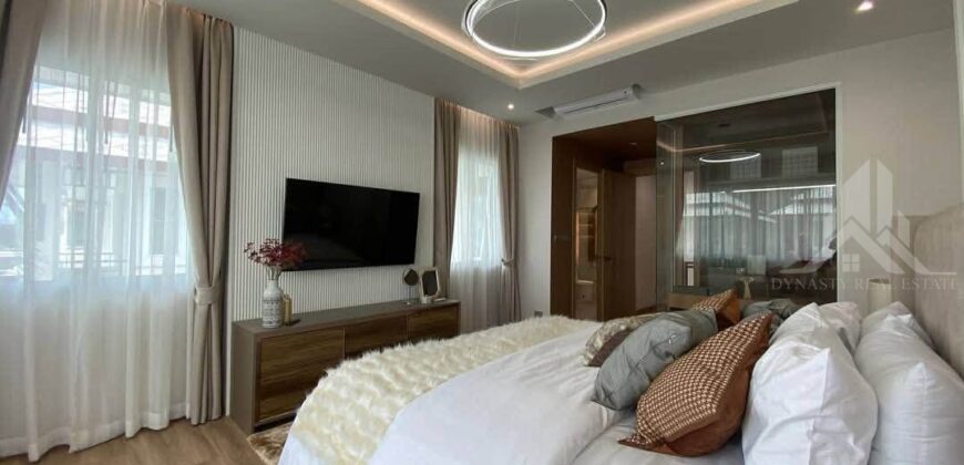 Luxury 4-Bed Pool Villa for Rent in Pattaya