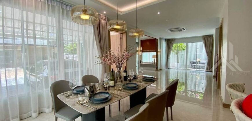 Luxury 4-Bed Pool Villa for Rent in Pattaya