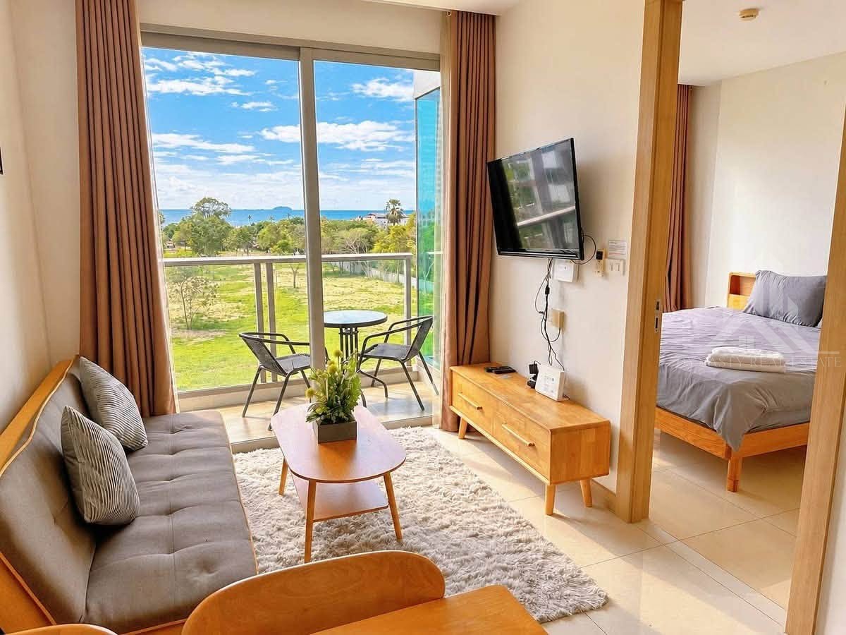 Riviera jomtien condo for rent in pattaya sea view