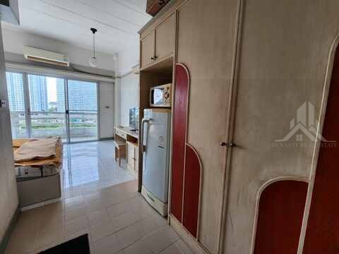 Chain Condominium Jomtien Full Renovation: Floor 8, Unit 13 (Before Photos + Progress Updates) For Sale In Pattaya Old wardrobe, fridge and microwave before renovation at chain condominium, jomtien, floor 8 unit 13