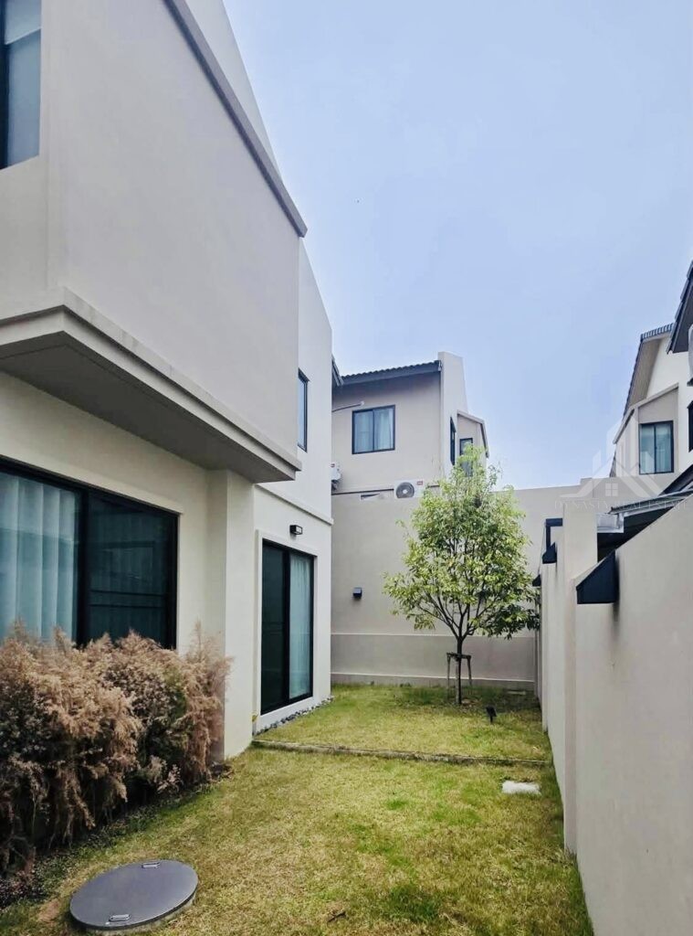 Engel haus 4-bed house for rent