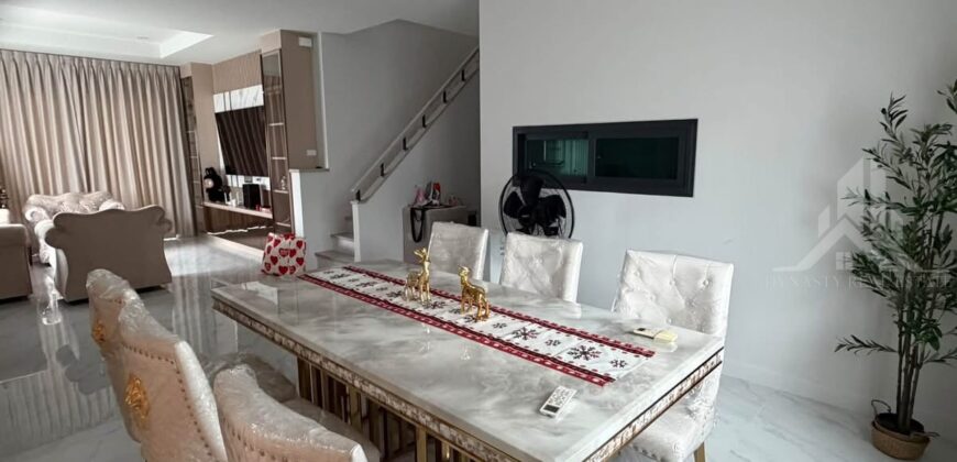 Supalai Park Ville Sukhumvit-Pattaya 3-Bed House in Village for Sale & Rent