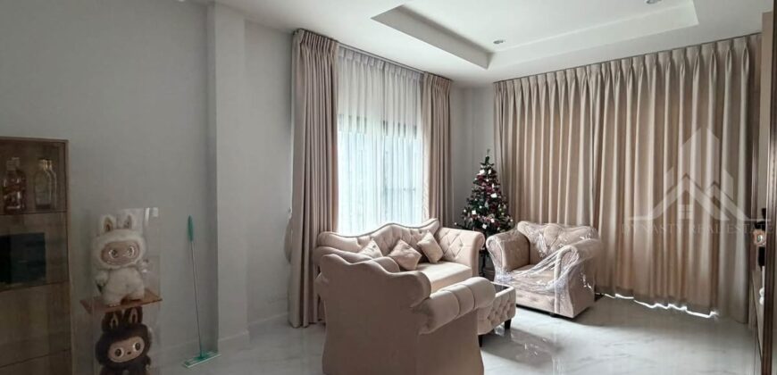 Supalai Park Ville Sukhumvit-Pattaya 3-Bed House in Village for Sale & Rent