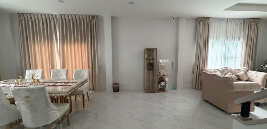 Supalai Park Ville Sukhumvit-Pattaya 3-Bed House in Village for Sale & Rent