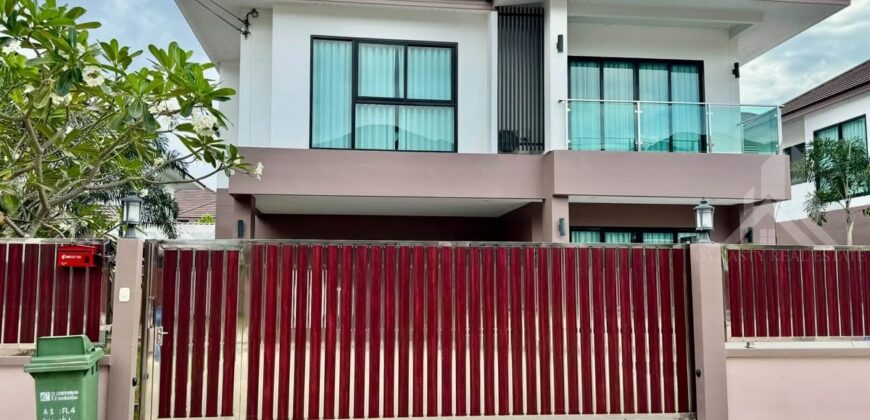 The Lake 4-Bed Pool Villa for Rent in Huay Yai