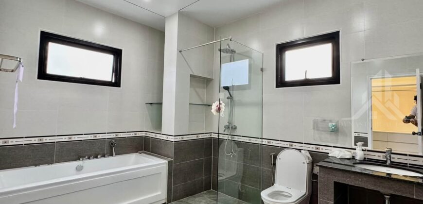 The Lake 4-Bed Pool Villa for Rent in Huay Yai