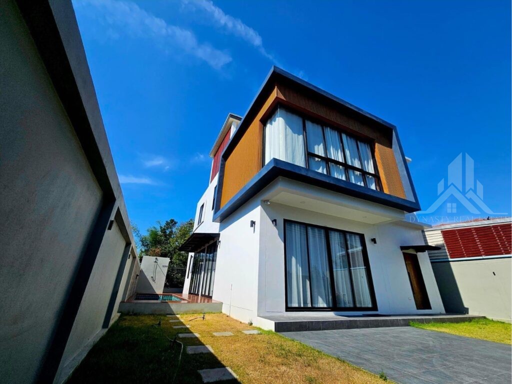 4-bed pool villa for sale in huay yai