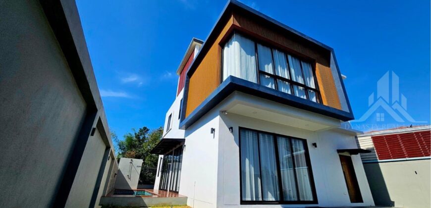 4-Bed Pool Villa for Sale in Huay Yai