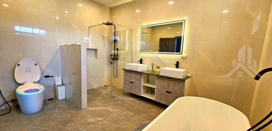 4-Bed Pool Villa for Sale in Huay Yai