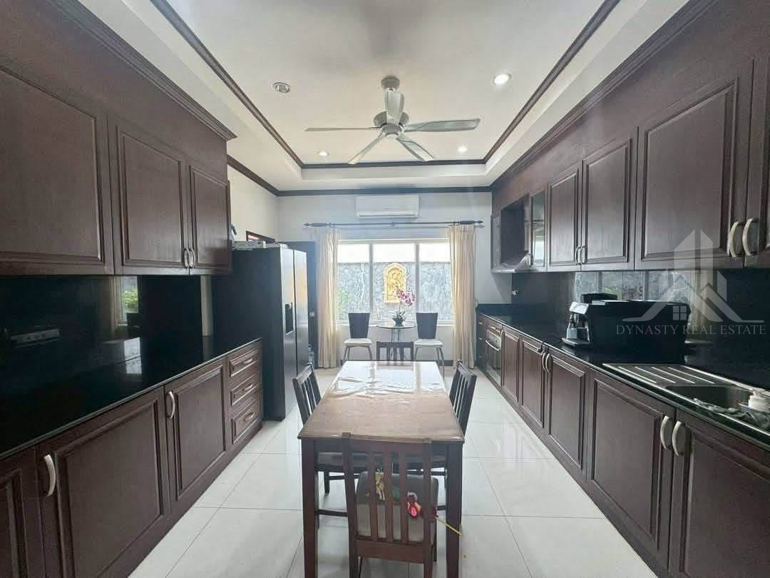 7-bed pool villa for rent in thung klom, pattaya – 900 sqm