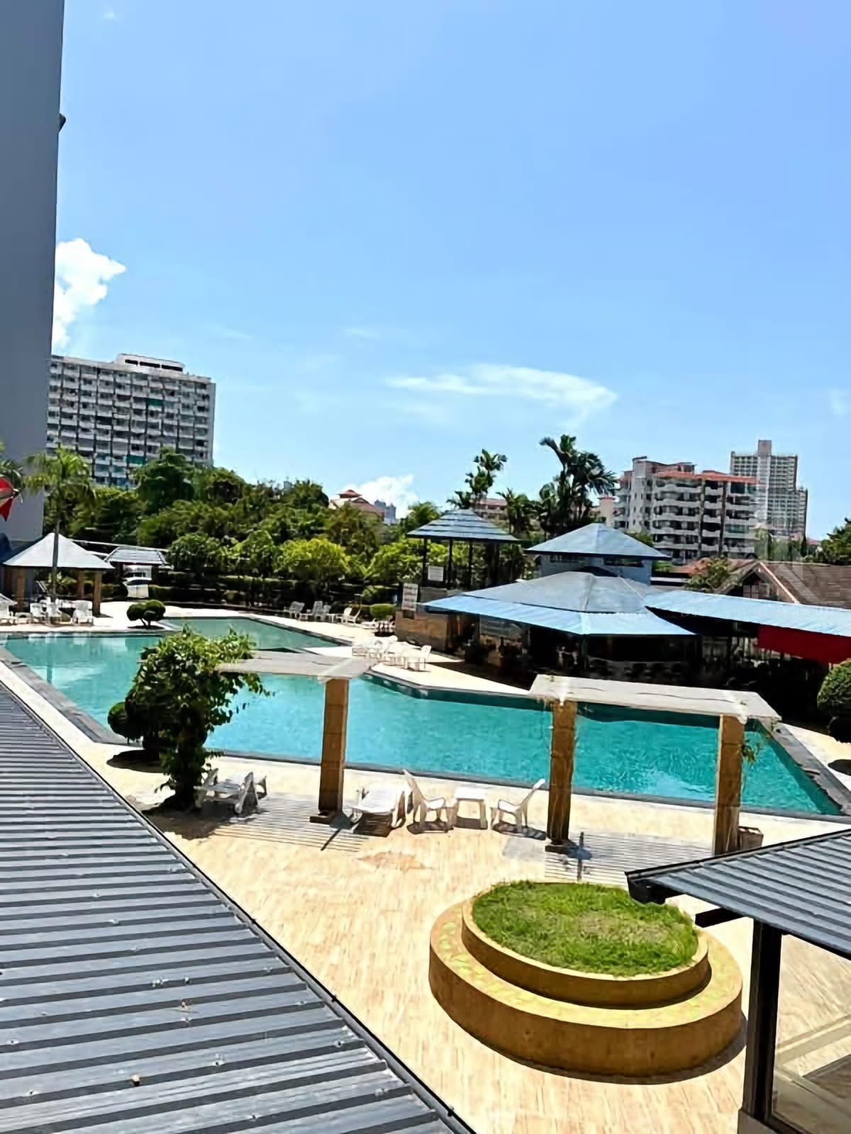 9 karat condo 1-bed corner unit for sale, central pattaya