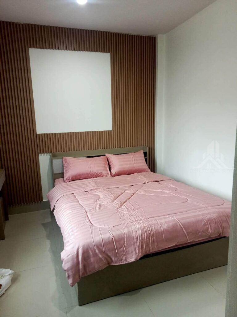 Eakmongkol village 3 3-bed house for rent