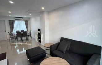 FNM White House 3-Bed House for Rent in Naklua, Pet-Friendly
