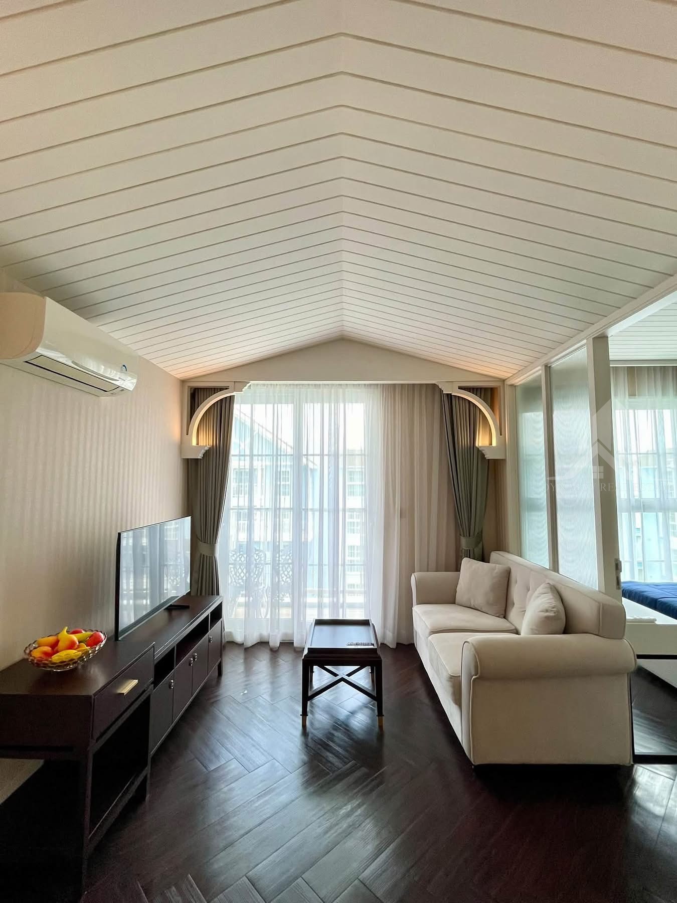 Grand florida beachfront 1-bed condo for rent in na jomtien