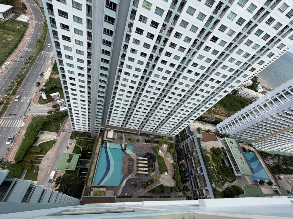 Lumpini park beach jomtien 1-bed condo for sale