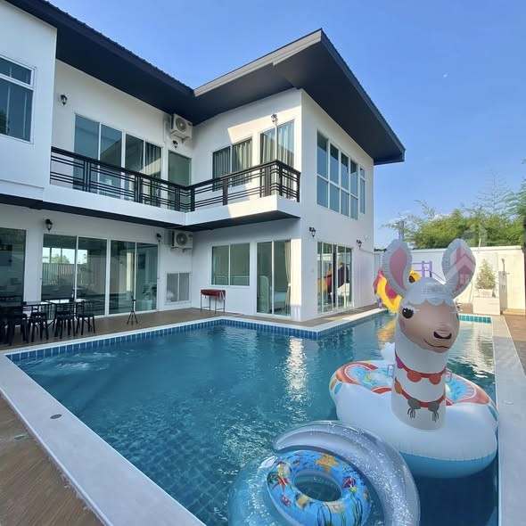 Modern pool villa for business – rented by dynasty real estate pattaya