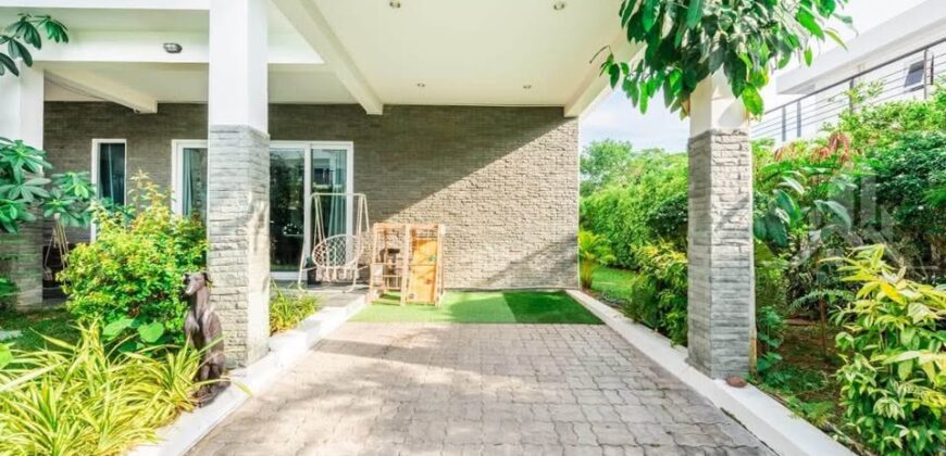 Na Jomtien 5-Bed Private Pool Villa for Sale near Nong Nooch