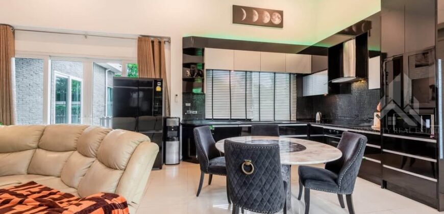 Na Jomtien 5-Bed Private Pool Villa for Sale near Nong Nooch
