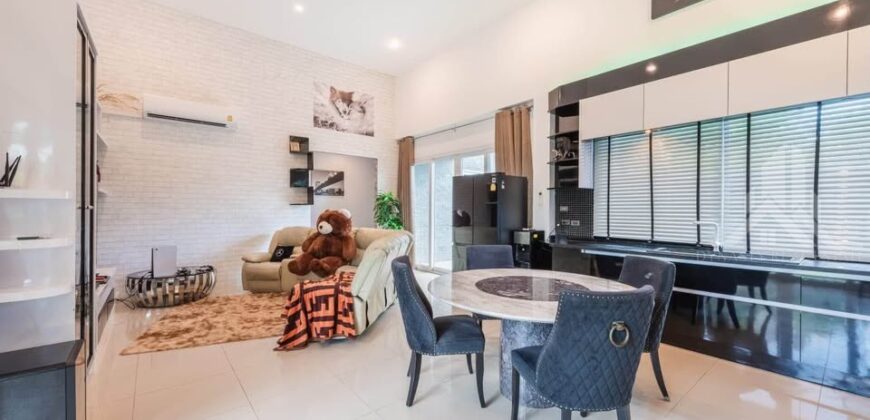Na Jomtien 5-Bed Private Pool Villa for Sale near Nong Nooch