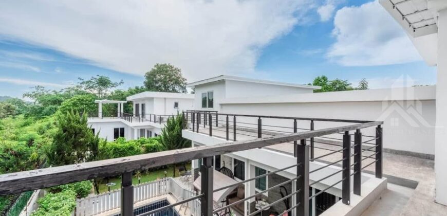 Na Jomtien 5-Bed Private Pool Villa for Sale near Nong Nooch