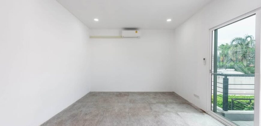 Na Jomtien 5-Bed Private Pool Villa for Sale near Nong Nooch