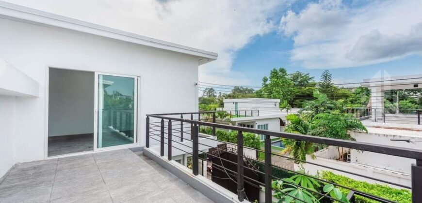 Na Jomtien 5-Bed Private Pool Villa for Sale near Nong Nooch