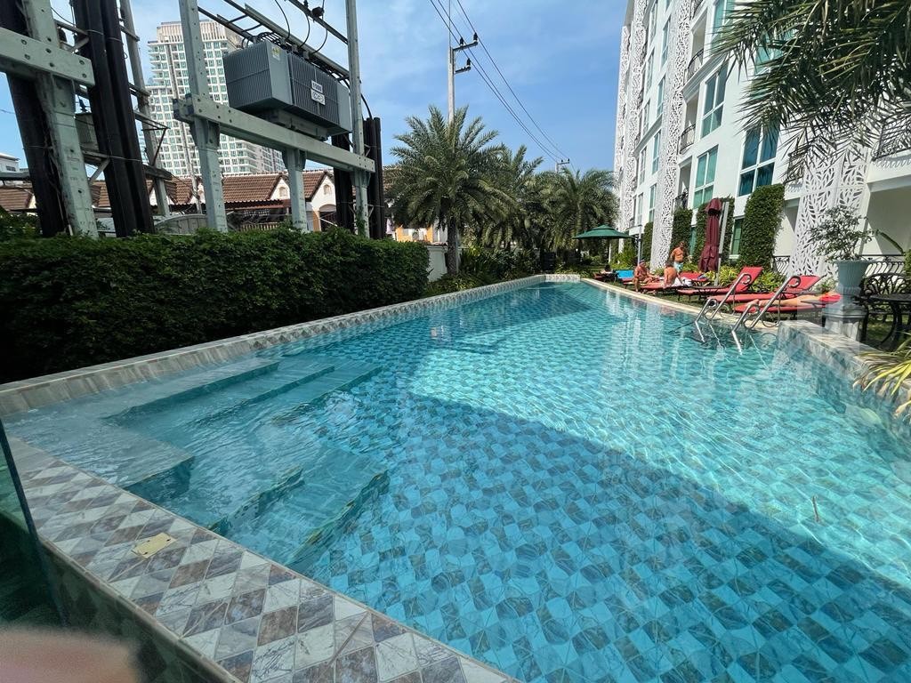 Olympus city garden 1-bed condo for rent, 6th floor pool view