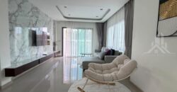 Patta Element 3-Bed House in Village for Rent in East Pattaya