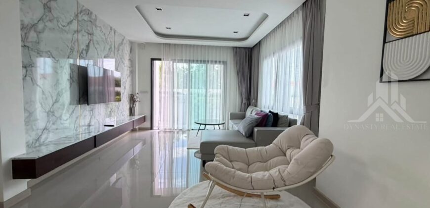 Patta Element 3-Bed House in Village for Rent in East Pattaya