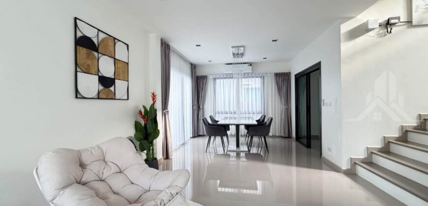 Patta Element 3-Bed House in Village for Rent in East Pattaya