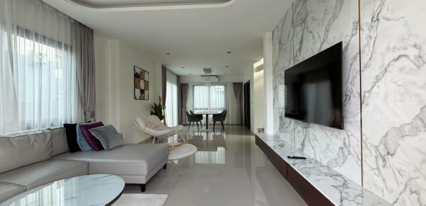 Patta Element 3-Bed House in Village for Rent in East Pattaya