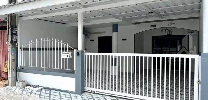 Pattaya Green Ville 4-Bed Townhouse for Sale, East Pattaya