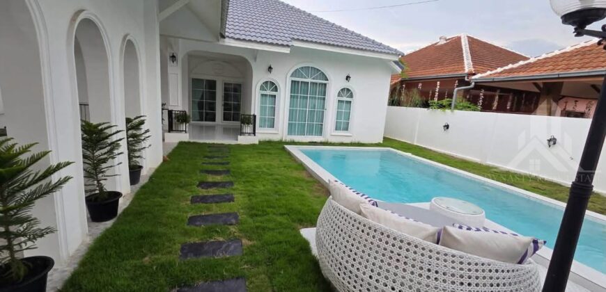 Pattaya Paradise Village 1 3-Bed Pool Villa for Rent in East Pattaya