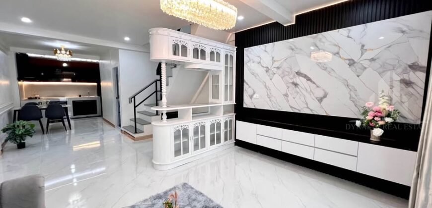 Pattaya Rung Rueang Village 2-Bed Townhouse for Sale
